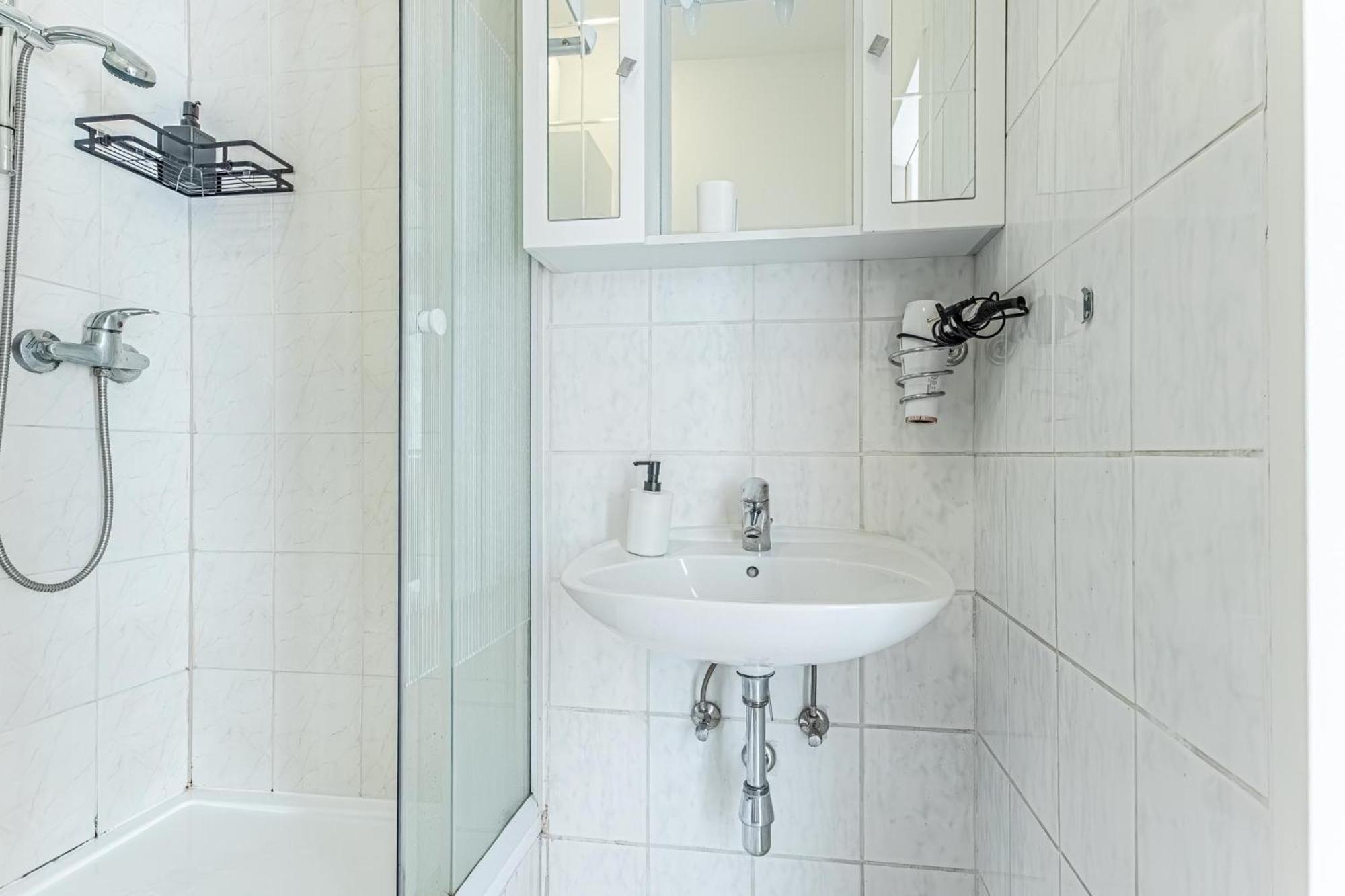 City Vibes: 1Br Apt, 10 Min To Westbahnhof Viena Exterior foto