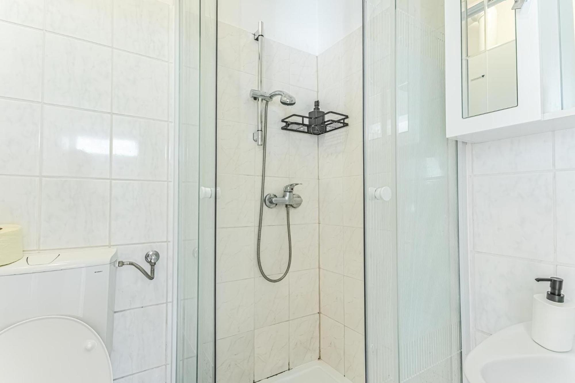 City Vibes: 1Br Apt, 10 Min To Westbahnhof Viena Exterior foto