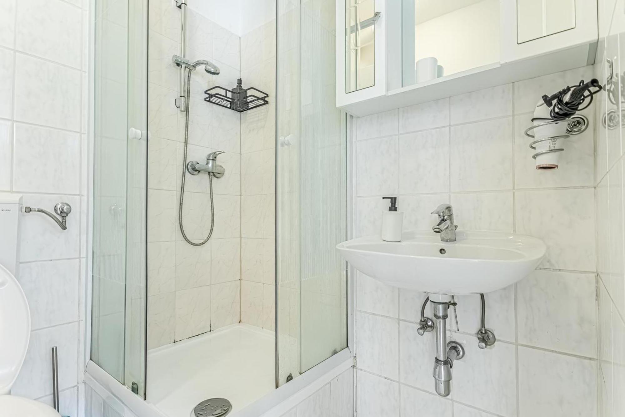 City Vibes: 1Br Apt, 10 Min To Westbahnhof Viena Exterior foto