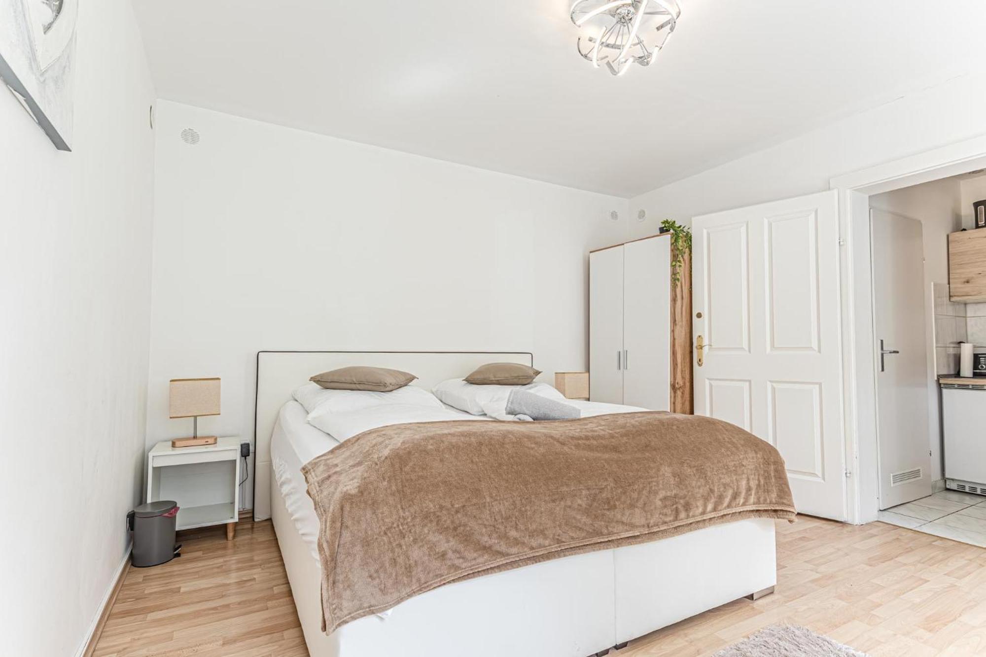 City Vibes: 1Br Apt, 10 Min To Westbahnhof Viena Exterior foto