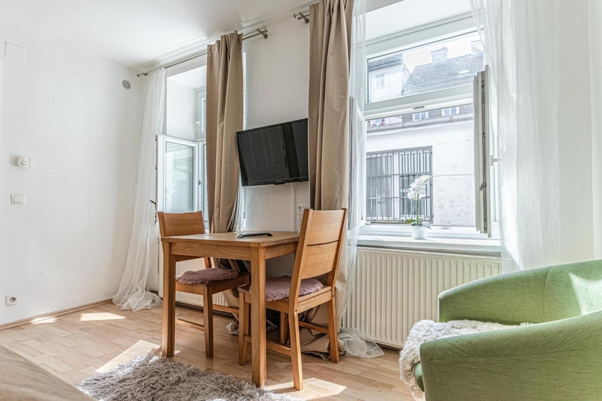 City Vibes: 1Br Apt, 10 Min To Westbahnhof Viena Exterior foto
